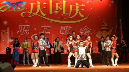 集團(tuán)公司舉辦慶國(guó)慶，職工歌會(huì)